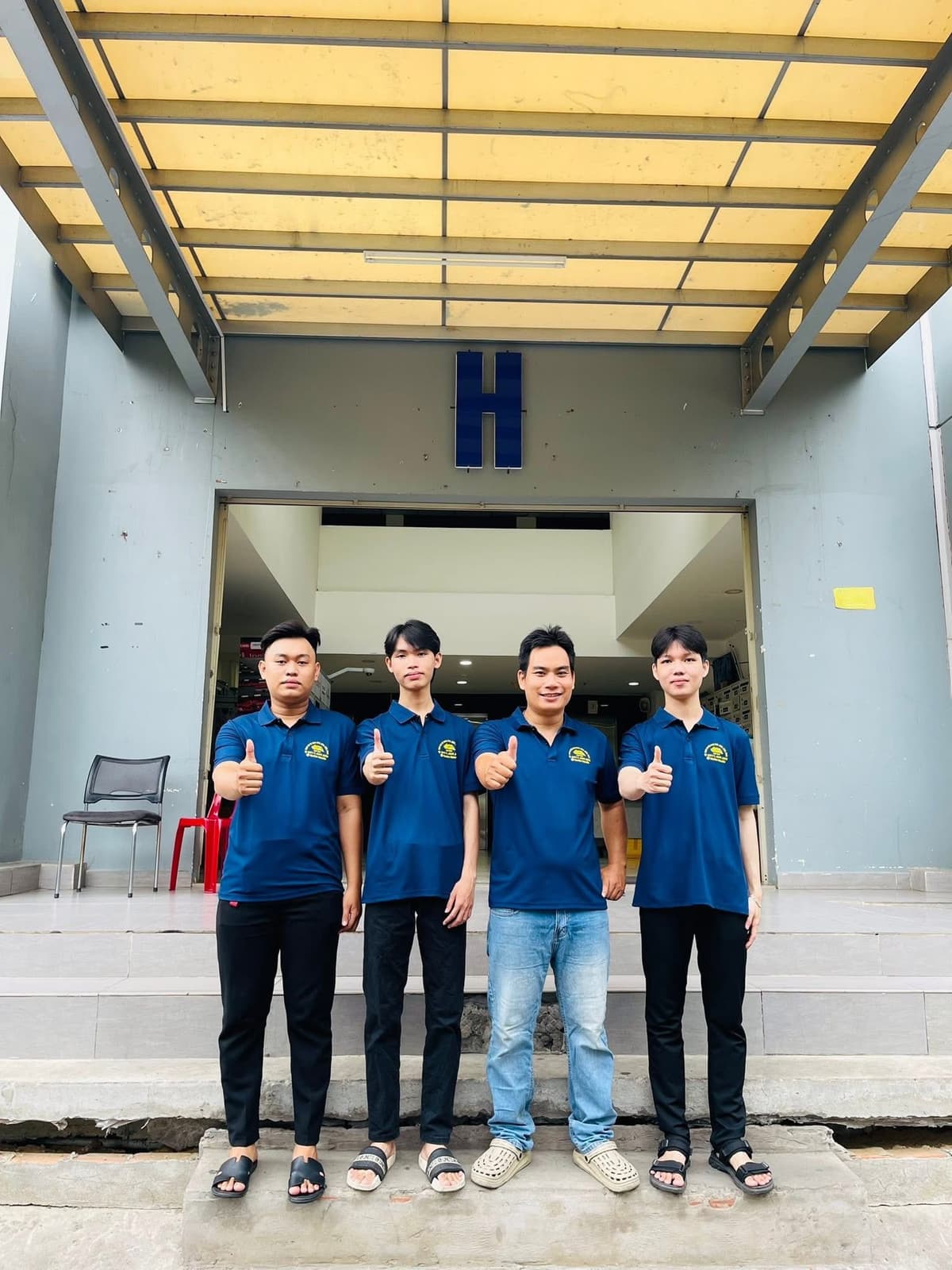 Đội ngũ vệ sinh nội thất ô tô ThuthuClean